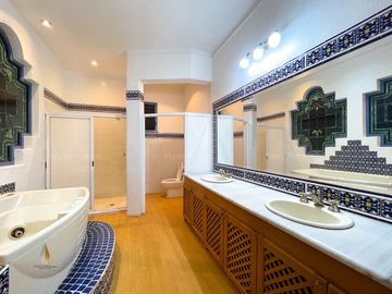Residencia en Venta San Gonzalo Colomos Patria, Zona Dorada Zapopan