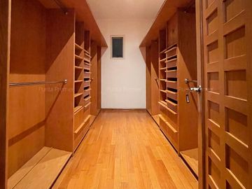 Residencia en Venta San Gonzalo Colomos Patria, Zona Dorada Zapopan