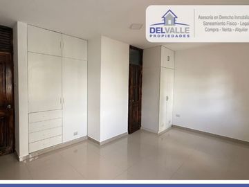 SE ALQUILA AMPLIA Y BONITA CASA EN URB - MIRAFLORES