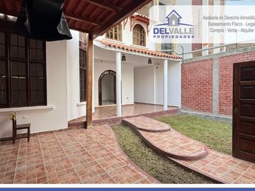 SE ALQUILA AMPLIA Y BONITA CASA EN URB - MIRAFLORES