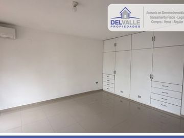 SE ALQUILA AMPLIA Y BONITA CASA EN URB - MIRAFLORES
