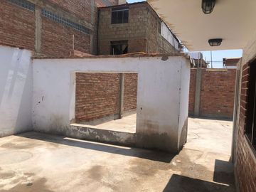 OCASION!! Casa como Terreno en Av. Víctor Larco Herrera-Buenos Aires-Trujillo