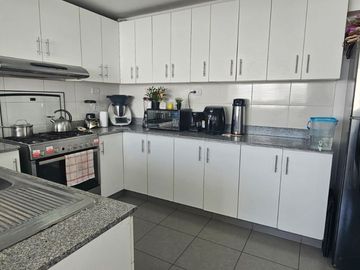 VENTA HERMOSO DUPLEX EN URB. LAS VIOLETAS SURCO