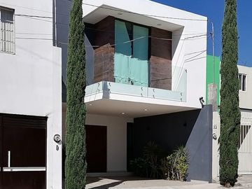 CASA EN VENTA EN MORELIA FRACC. CAMPOS ELISEOS