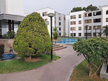 Venta de Departamento 3 Dormitorios, Cochera en Urb. Golf Los Incas, Surco