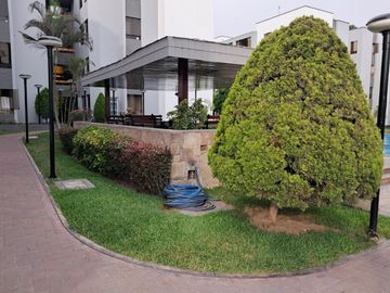 Venta de Departamento 3 Dormitorios, Cochera en Urb. Golf Los Incas, Surco