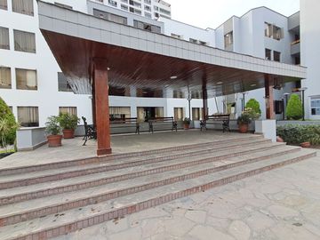 Venta de Departamento 3 Dormitorios, Cochera en Urb. Golf Los Incas, Surco