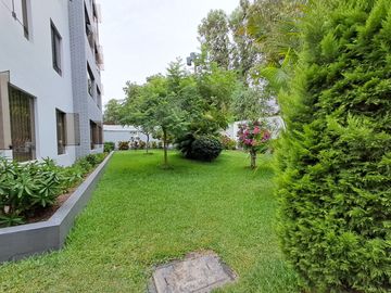 Venta de Departamento 3 Dormitorios, Cochera en Urb. Golf Los Incas, Surco