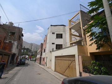 VENDO CASA DE 206 M² 3 PISOS - CHACLACAYO