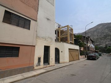 VENDO CASA DE 206 M² 3 PISOS - CHACLACAYO