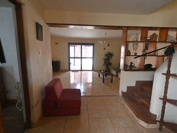 VENDO CASA DE 206 M² 3 PISOS - CHACLACAYO