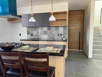 VENTA DE CASAS EN LOMAS DE ANGELOPOLIS CERCA DE NUEVO CENTRO COMERCIAL Y CASCATTA  CLUSTER NUEVO CON ALBERCA CASA CLUB 3 prototipos diferentes esquemas de pago todos los crédito