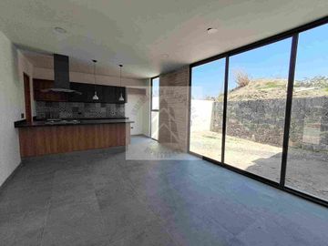 VENTA DE CASAS EN LOMAS DE ANGELOPOLIS CERCA DE NUEVO CENTRO COMERCIAL Y CASCATTA  CLUSTER NUEVO CON ALBERCA CASA CLUB 3 prototipos diferentes esquemas de pago todos los crédito