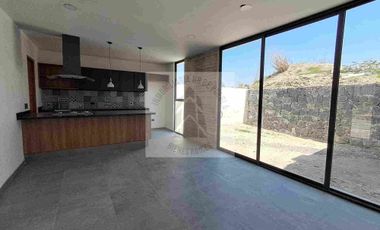VENTA DE CASAS EN LOMAS DE ANGELOPOLIS CERCA DE NUEVO CENTRO COMERCIAL Y CASCATTA  CLUSTER NUEVO CON ALBERCA CASA CLUB 3 prototipos diferentes esquemas de pago todos los crédito