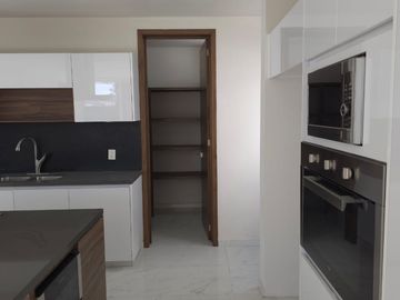 Exclusiva Residencia en Venta en Arauca Bosque Residencial, Zapopan
