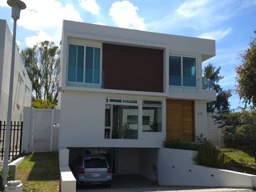 Exclusiva Residencia en Venta en Arauca Bosque Residencial, Zapopan