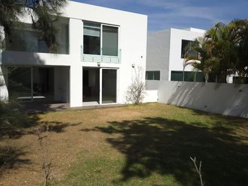 Exclusiva Residencia en Venta en Arauca Bosque Residencial, Zapopan