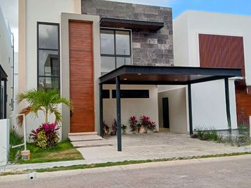 CASA EN VENTA EN CANCUN RESIDENCIAL VIA CUMBRES