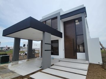En venta lujosa y moderna casa en proyecto en Isla Celeste etapa Babor, Samborondon