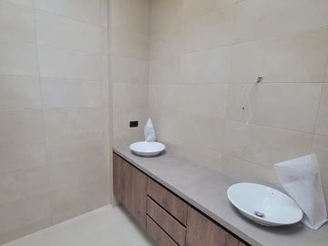 En venta lujosa y moderna casa en proyecto en Isla Celeste etapa Babor, Samborondon