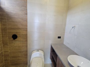 En venta lujosa y moderna casa en proyecto en Isla Celeste etapa Babor, Samborondon