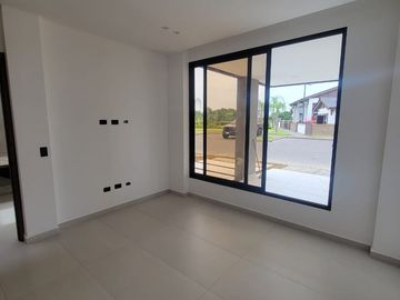 En venta lujosa y moderna casa en proyecto en Isla Celeste etapa Babor, Samborondon