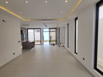 En venta lujosa y moderna casa en proyecto en Isla Celeste etapa Babor, Samborondon
