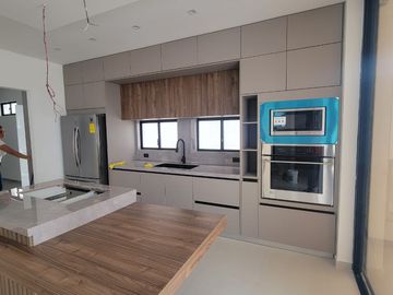 En venta lujosa y moderna casa en proyecto en Isla Celeste etapa Babor, Samborondon
