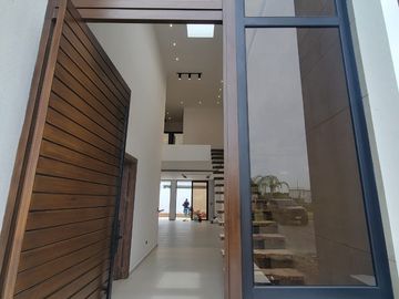 En venta lujosa y moderna casa en proyecto en Isla Celeste etapa Babor, Samborondon
