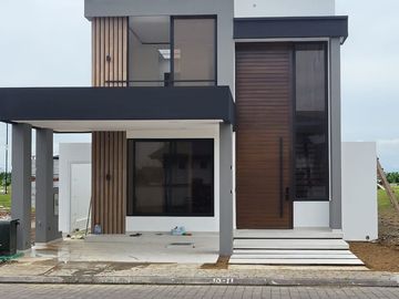 En venta lujosa y moderna casa en proyecto en Isla Celeste etapa Babor, Samborondon