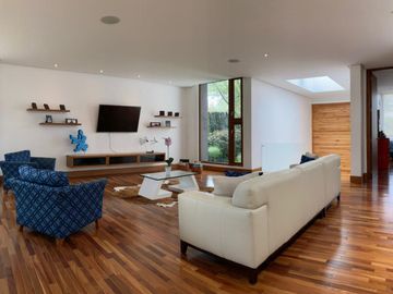 VENDO HERMOSA CASA EN URB PRIVADA CUMBAYA (Sector La Viña)