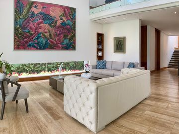 VENDO HERMOSA CASA EN URB PRIVADA CUMBAYA (Sector La Viña)