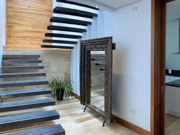 VENDO HERMOSA CASA EN URB PRIVADA CUMBAYA (Sector La Viña)