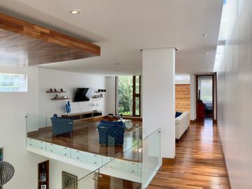 VENDO HERMOSA CASA EN URB PRIVADA CUMBAYA (Sector La Viña)