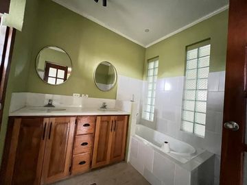 Big House & Lot For Sale in The Orchard Dasmarinas Cavite At The Back Of GolfCourse Near In Vermosa DaangHari.
