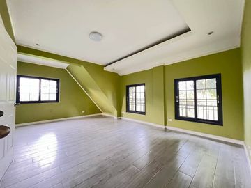Big House & Lot For Sale in The Orchard Dasmarinas Cavite At The Back Of GolfCourse Near In Vermosa DaangHari.