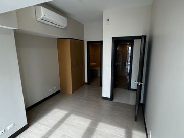 For sale 2 Bedroom Rent to Own Condo in Uptown Parksuites Tower 1 BGC