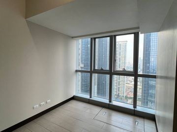 Last 3 Bedroom Rent to Own Condo For Sale in Uptown Parksuites BGC