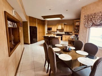 Casa en Venta, Estricta Seguridad, Amueblada, De Lujo, Cumbres 4 sector, Monterrey, Nuevo León