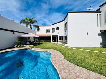 Casa en Venta, Estricta Seguridad, Amueblada, De Lujo, Cumbres 4 sector, Monterrey, Nuevo León