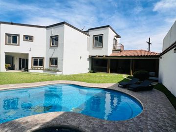 Casa en Venta, Estricta Seguridad, Amueblada, De Lujo, Cumbres 4 sector, Monterrey, Nuevo León