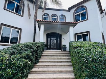 Casa en Venta, Estricta Seguridad, Amueblada, De Lujo, Cumbres 4 sector, Monterrey, Nuevo León