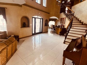 Casa en Venta, Estricta Seguridad, Amueblada, De Lujo, Cumbres 4 sector, Monterrey, Nuevo León
