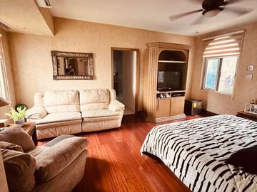 Casa en Venta, Estricta Seguridad, Amueblada, De Lujo, Cumbres 4 sector, Monterrey, Nuevo León