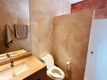 Casa en Venta, Estricta Seguridad, Amueblada, De Lujo, Cumbres 4 sector, Monterrey, Nuevo León