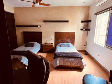 Casa en Venta, Estricta Seguridad, Amueblada, De Lujo, Cumbres 4 sector, Monterrey, Nuevo León