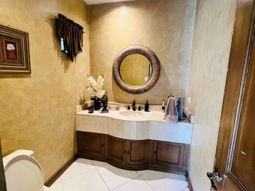 Casa en Venta, Estricta Seguridad, Amueblada, De Lujo, Cumbres 4 sector, Monterrey, Nuevo León