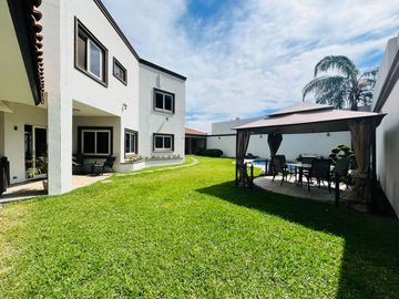 Casa en Venta, Estricta Seguridad, Amueblada, De Lujo, Cumbres 4 sector, Monterrey, Nuevo León