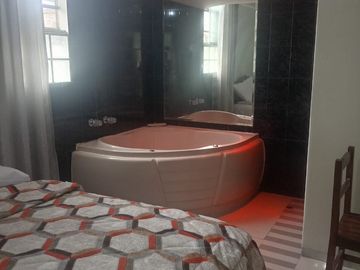 SE VENDE HOSTAL EN FUNCIONAMIENTO