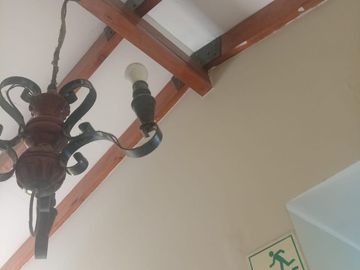 SE VENDE HOSTAL EN FUNCIONAMIENTO
